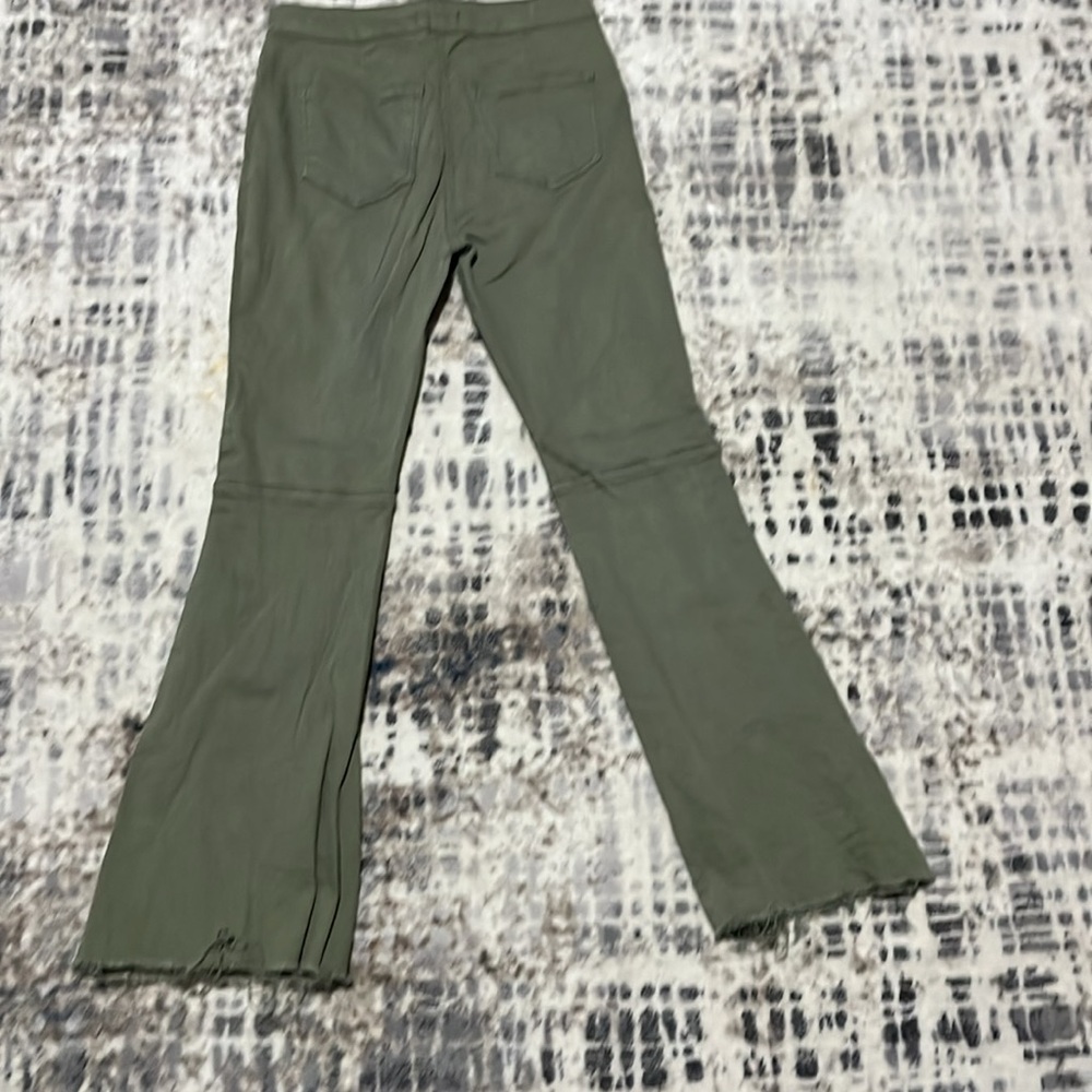 Olive green buckle flared jeans with no holes - Picture 2 of 4